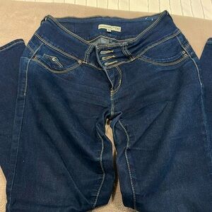 YMI jeans size 9 w/ stretch
Excellent condition
